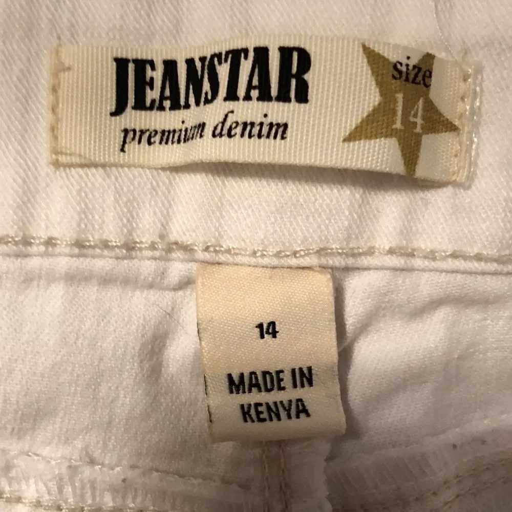 Jeanstar 14 Premium White Embroidered Pockets Crop Jeans
